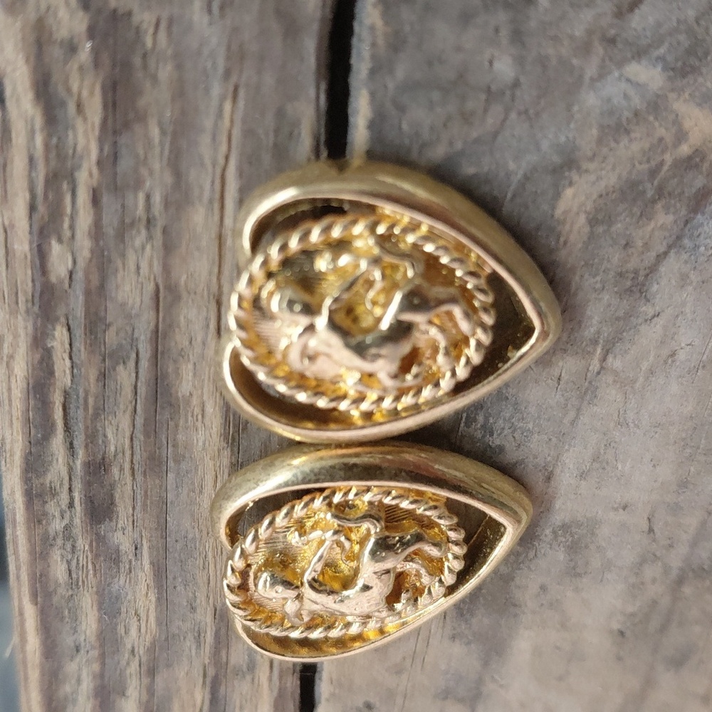Vintage Gold Tone Avon Zodiac Post Earrings - Picture 2 of 4